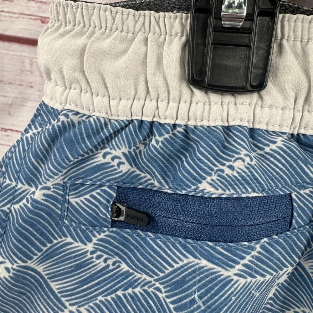 Vuori Banks Boardshorts Mens Large  Blue White Wave 4-Way Stretch Swim Trunks